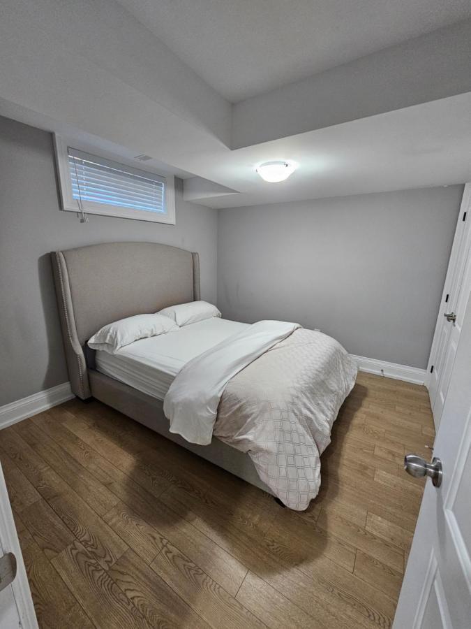 Basement Apartment In Luxury Beach House Τορόντο Εξωτερικό φωτογραφία
