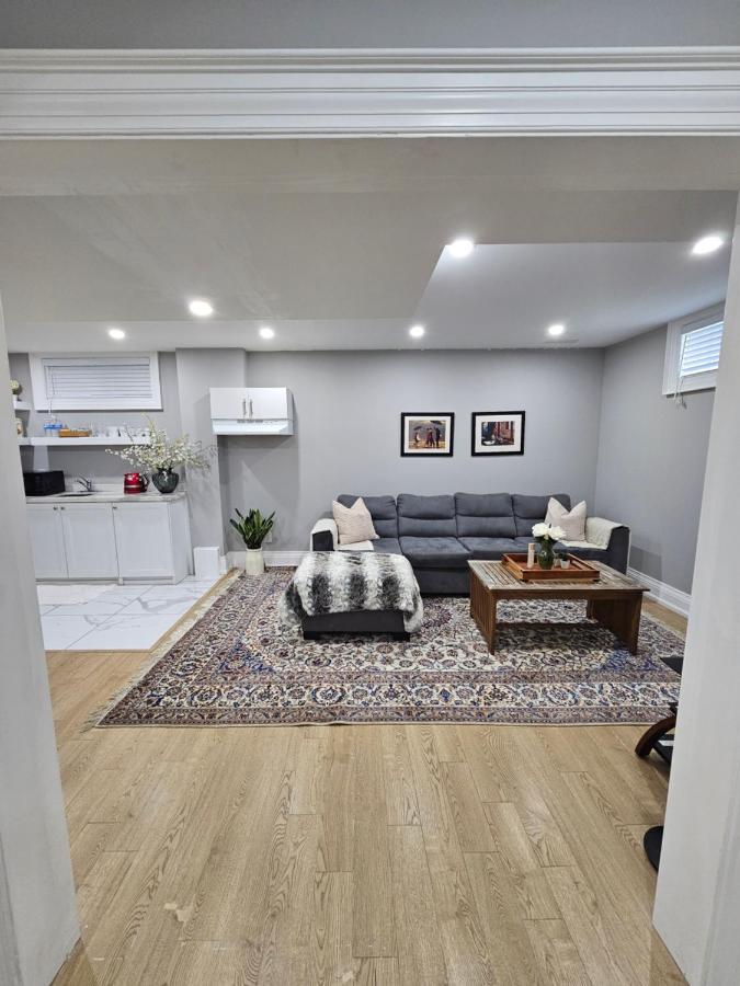 Basement Apartment In Luxury Beach House Τορόντο Εξωτερικό φωτογραφία