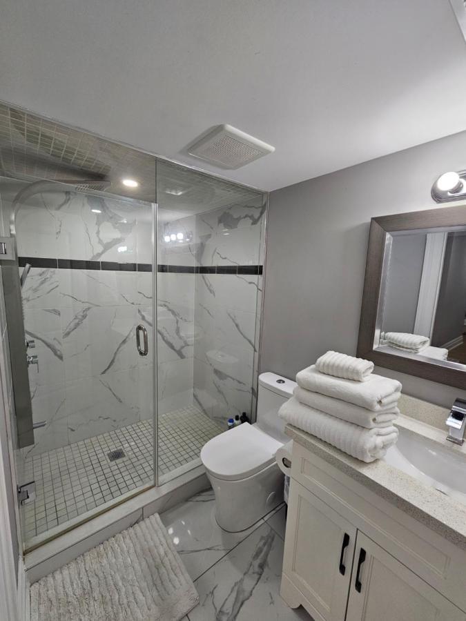 Basement Apartment In Luxury Beach House Τορόντο Εξωτερικό φωτογραφία
