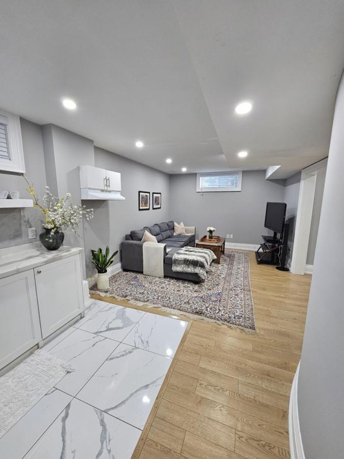 Basement Apartment In Luxury Beach House Τορόντο Εξωτερικό φωτογραφία