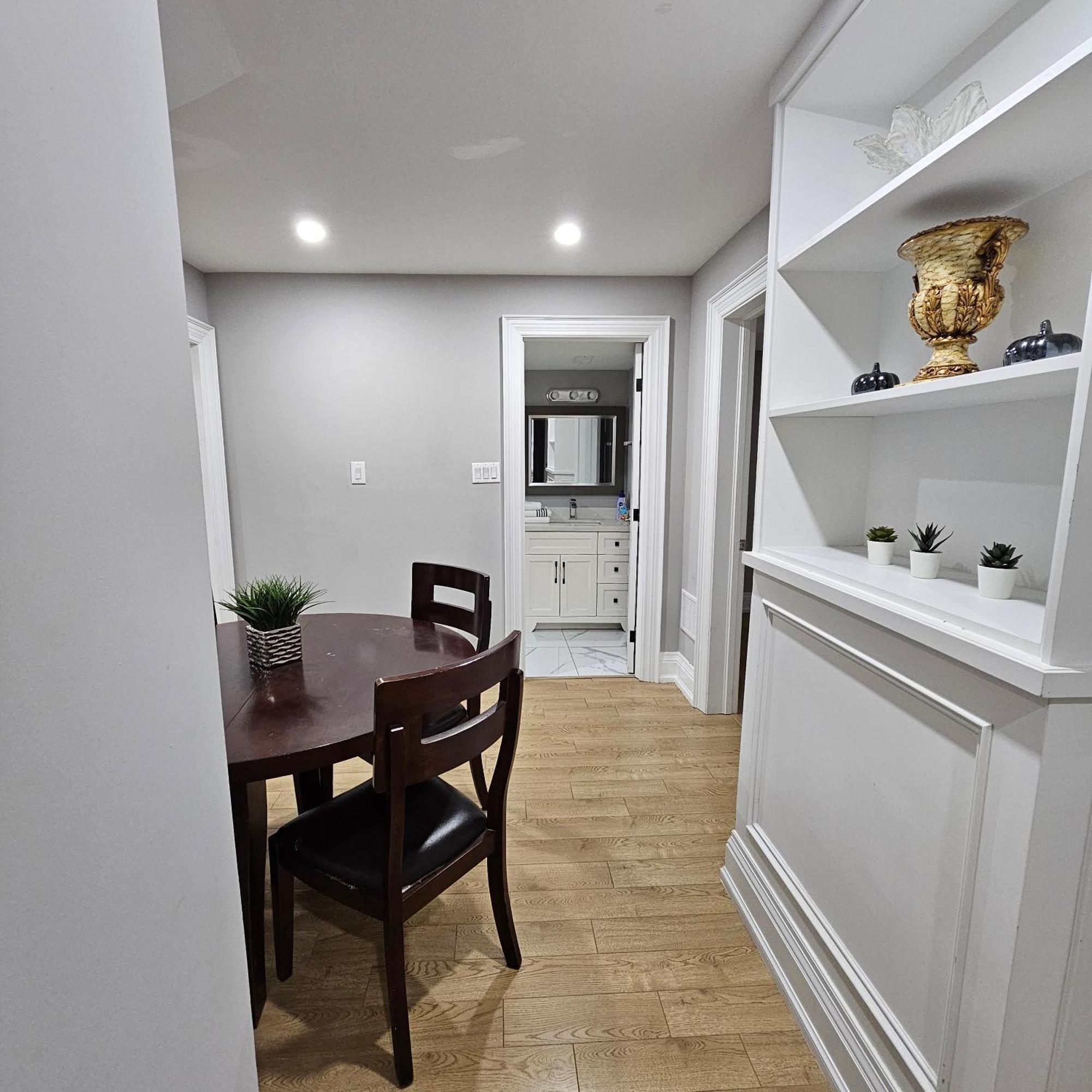 Basement Apartment In Luxury Beach House Τορόντο Εξωτερικό φωτογραφία