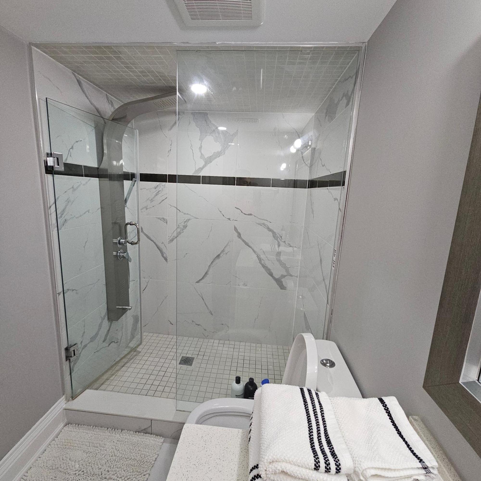 Basement Apartment In Luxury Beach House Τορόντο Εξωτερικό φωτογραφία