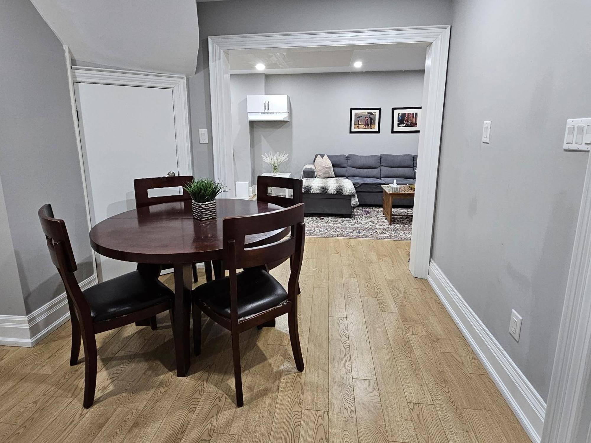 Basement Apartment In Luxury Beach House Τορόντο Εξωτερικό φωτογραφία